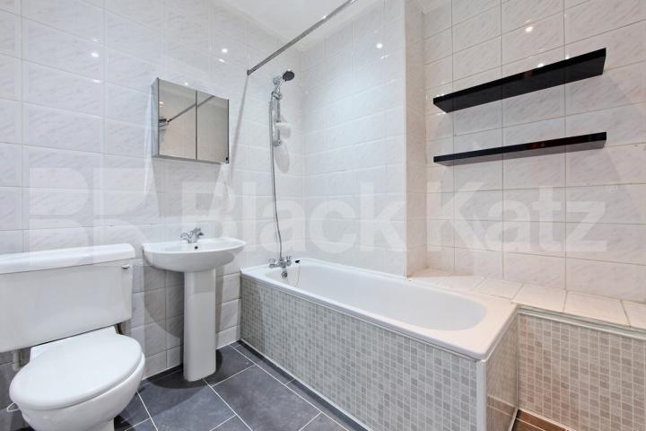 Prime location Borough High Street, Borough